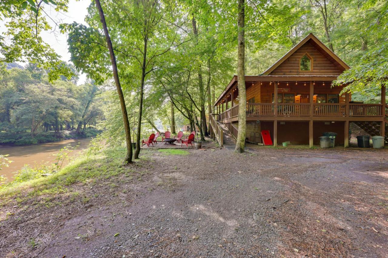 Riverfront Ellijay Cabin With Deck And Pool Access! Luaran gambar