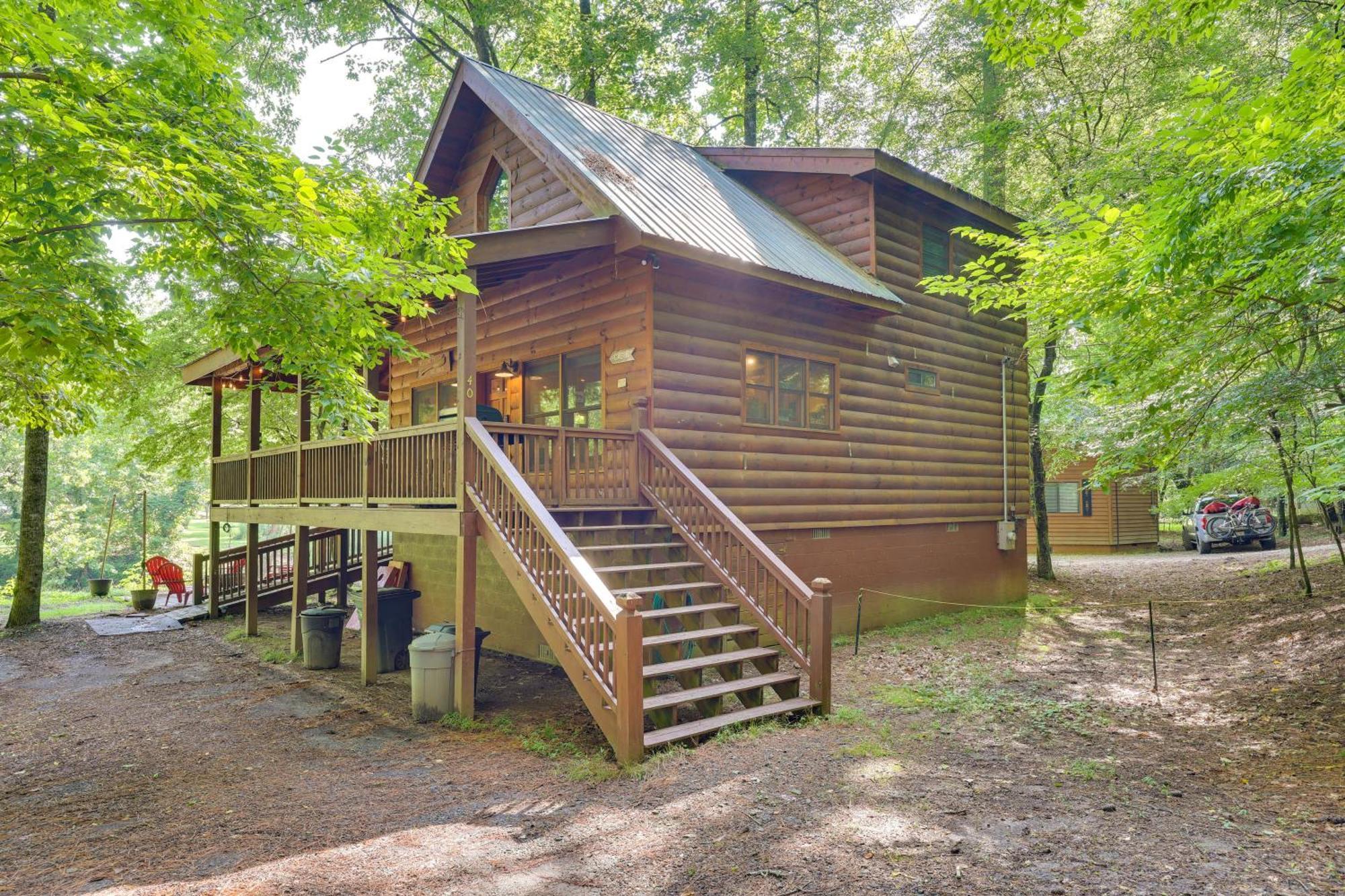 Riverfront Ellijay Cabin With Deck And Pool Access! Luaran gambar